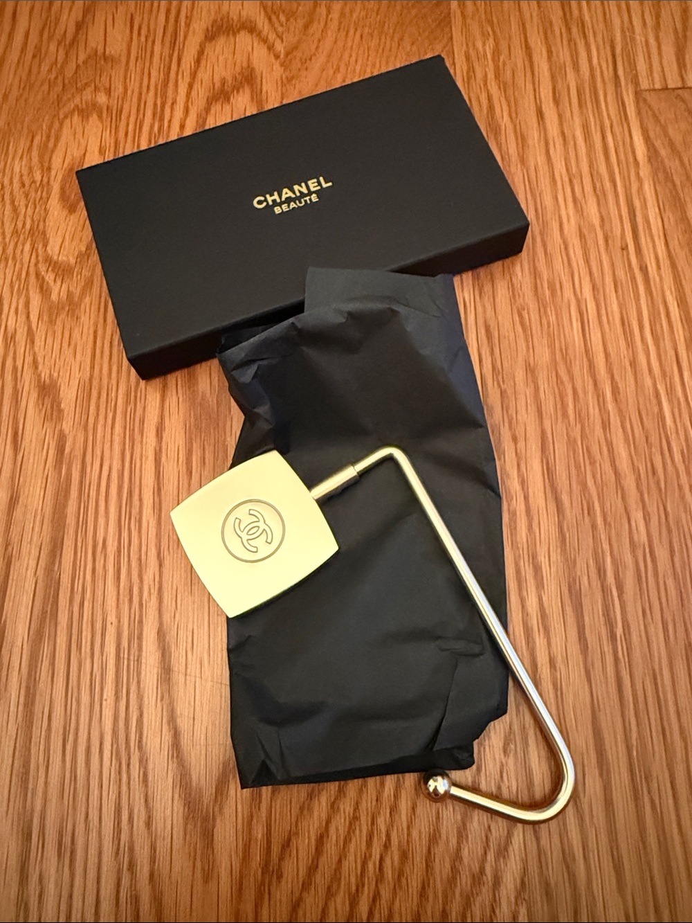 CHANEL Gold-Tone CC Logo Purse Hanger